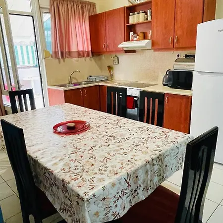 Апартаменти Nea Chora Cozy Close To The